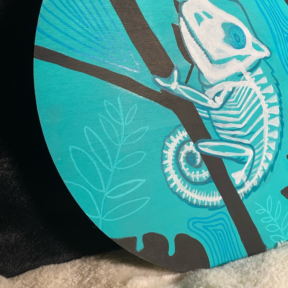 🎁 | Chameleon Skeleton Wooden Hanging Sign 11.5in hand painted original - Picture 3 of 11